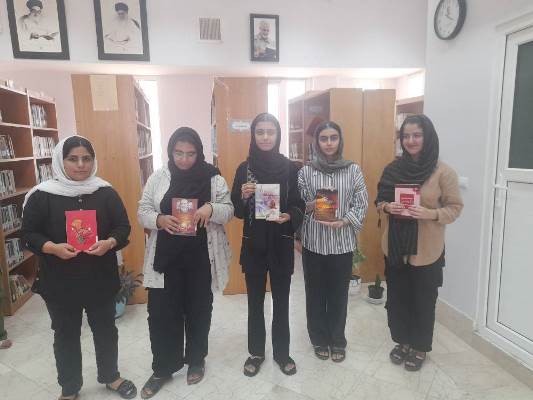 نشست کتابخوان کتابخانه ای، جلسه ای سازمان یافته است که در آن اعضا یا علاقه مندان به کتاب دور هم جمع می شوند تا درباره یک کتاب خاص صحبت کنند، نظرات و برداشت های خود را به اشتراک بگذارند و فضای تعامل و تبادل نظر ایجاد شود. این نشست ها می توانند به صورت حضوری در کتابخانه  برگزار شوند.