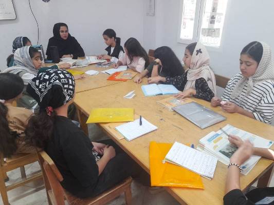 برگزاری کلاس آموزش زبان در کتابخانه ای مثل کتابخانه شهدای عباس آباد، یک برنامه فرهنگی–آموزشی بسیار ارزشمند است که می تونه باعث ارتقاء مهارت های ارتباطی، تحصیلی و شغلی افراد به ویژه نوجوانان و جوانان شود.